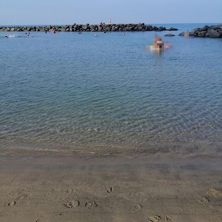 A Few Steps From The Sea Apartment Fiumicino Luaran gambar